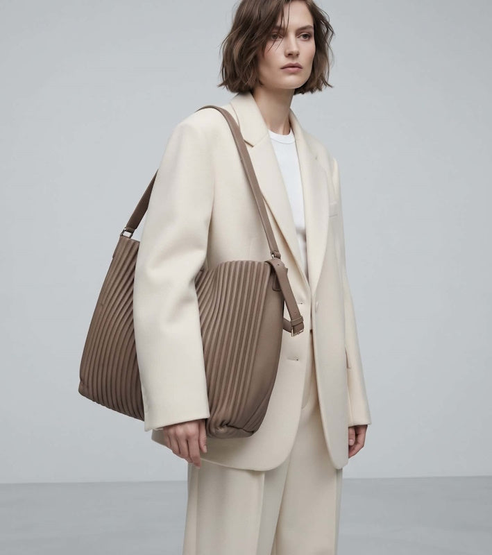 Plise Shoulder Bag in Cement