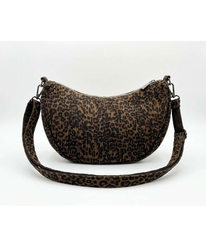 U Shoulder Bag in Leopard