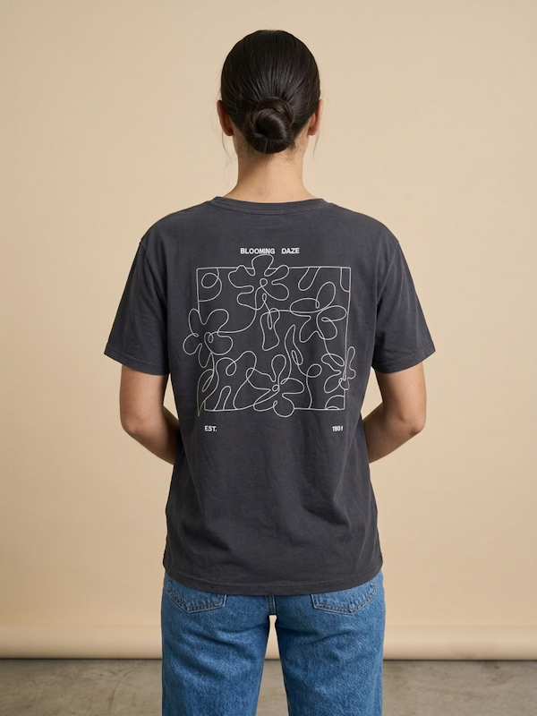 Bloom T-shirt in Black