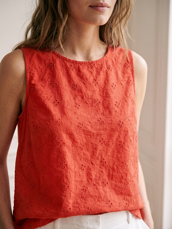 Broderie Top in Coral