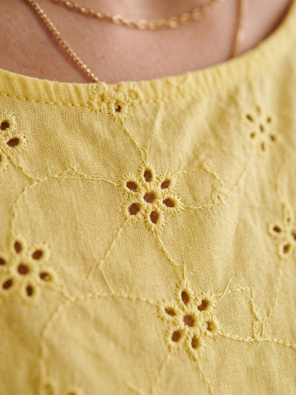 Broderie Top in Lemon