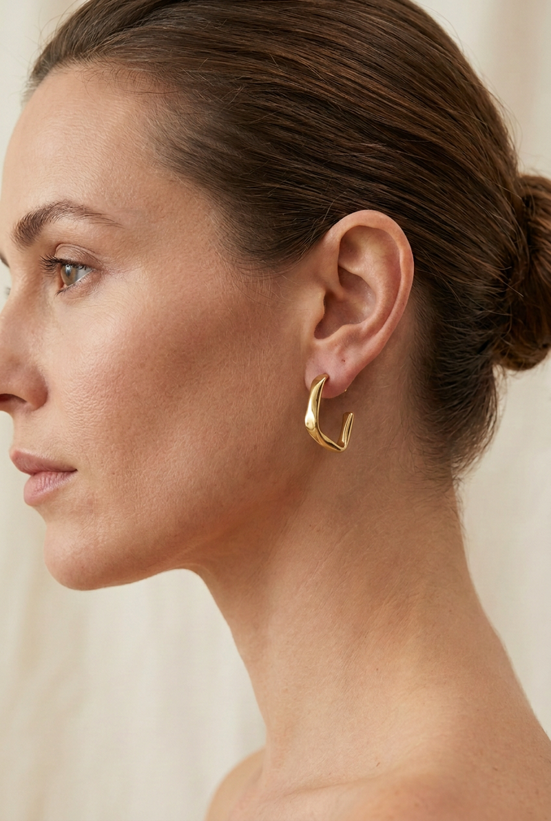 Model close-up with a smaller gold hoop