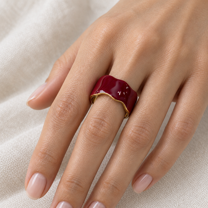 Ring worn around the model’s middle finger